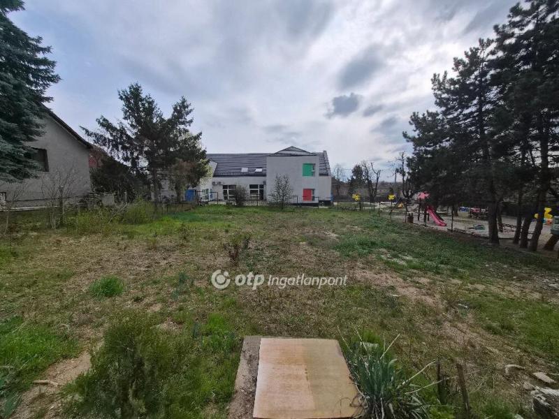 Eladó lakóövezeti telek Érd