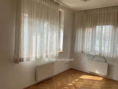 Eladó családi ház Budapest