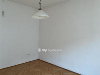 Eladó családi ház Budapest