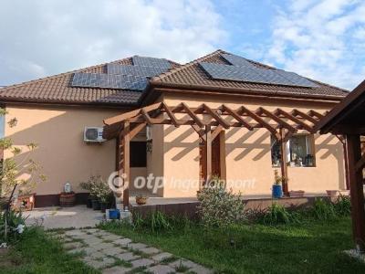 Eladó családi ház Bugyi