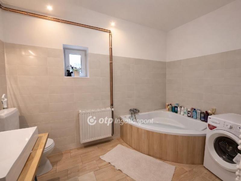 Eladó családi ház Bugyi