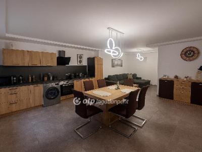 Eladó családi ház Ercsi