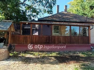 Eladó családi ház Érd