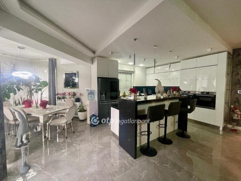 Eladó családi ház Biatorbágy