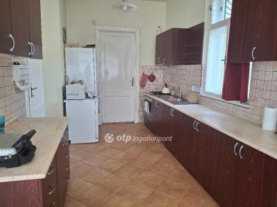 Eladó családi ház Budapest