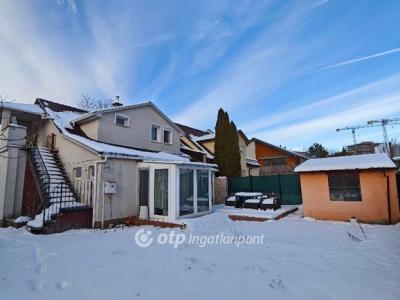 Eladó családi ház Budapest