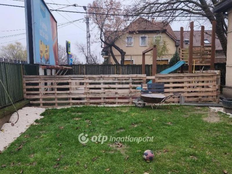 Eladó családi ház Budapest