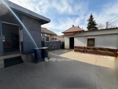 Eladó családi ház Budapest