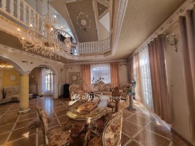 Eladó családi ház Érd