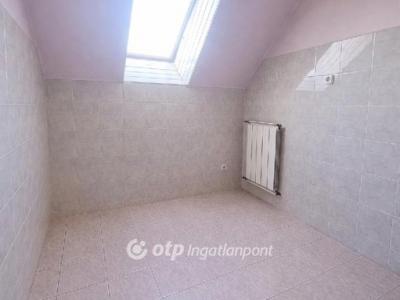 Eladó családi ház Érd