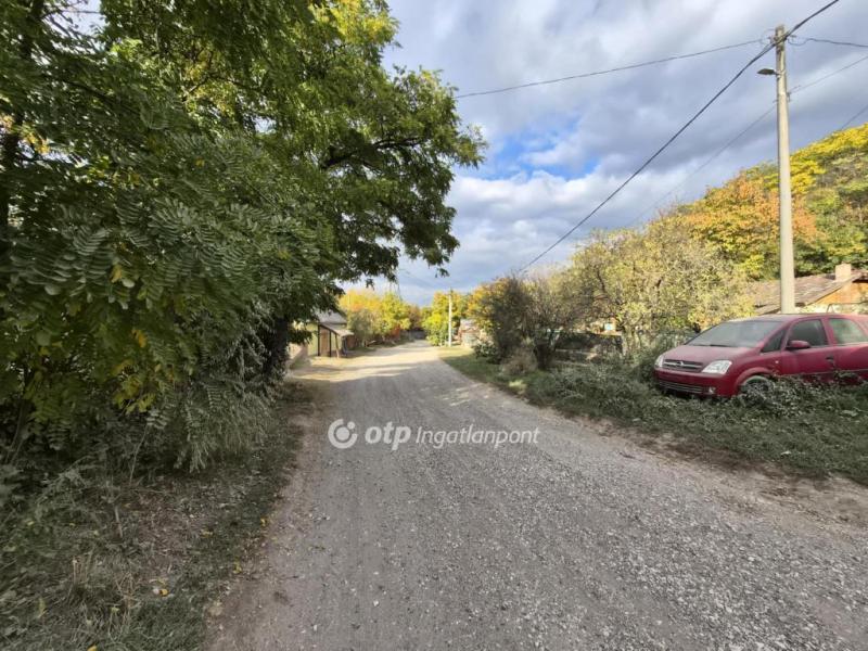 Eladó lakóövezeti telek Érd