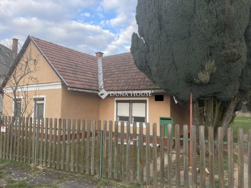 Eladó családi ház Nádasd