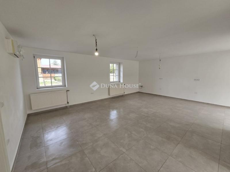 Eladó családi ház Szabadbattyán