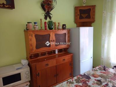 Eladó családi ház Komló