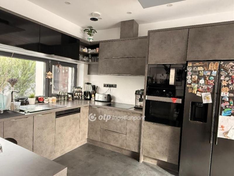 Eladó családi ház Pécs