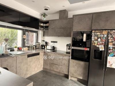 Eladó családi ház Pécs