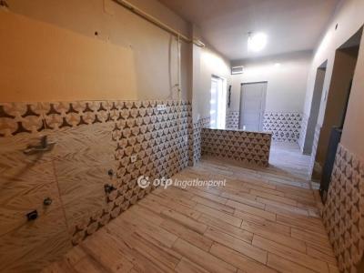 Eladó családi ház Abony