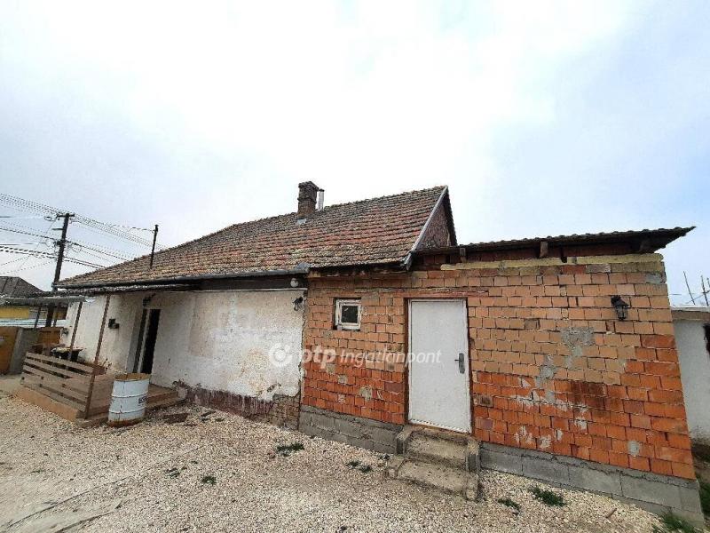 Eladó családi ház Abony