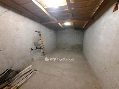 Eladó családi ház Abony