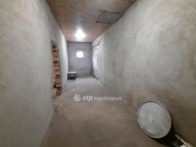 Eladó családi ház Abony