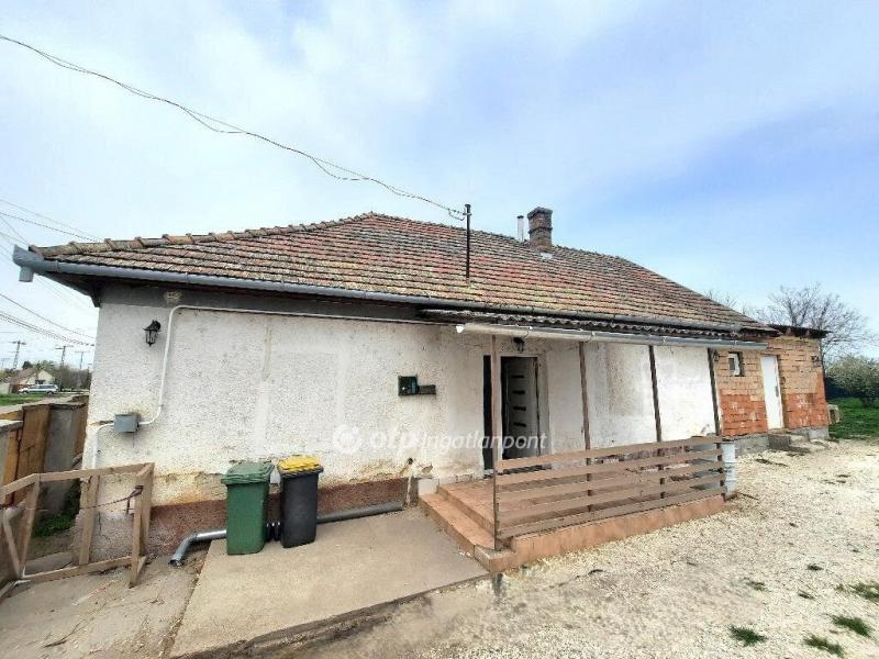 Eladó családi ház Abony