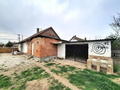 Eladó családi ház Abony