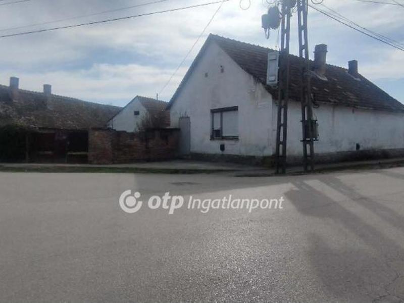 Eladó családi ház Decs