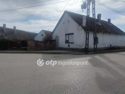 Eladó családi ház Decs