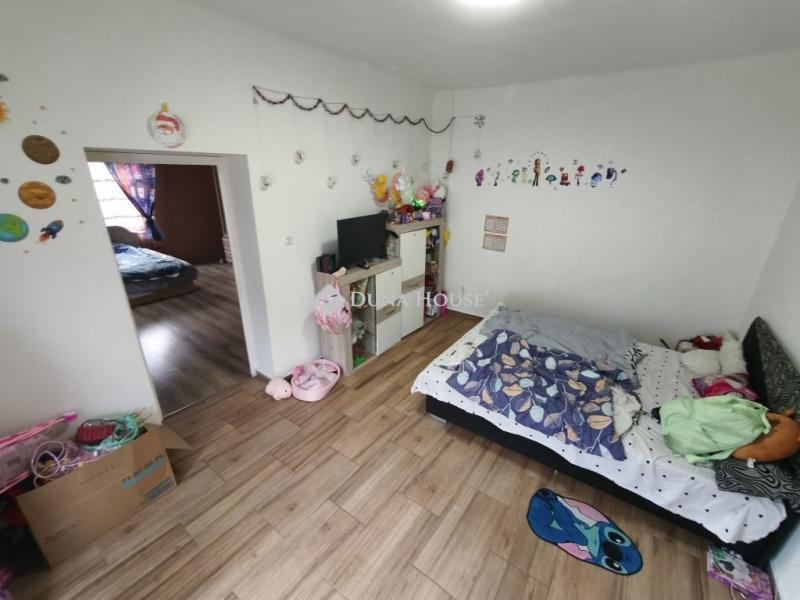 Eladó családi ház Újpetre