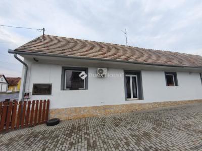 Eladó családi ház Újpetre