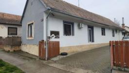 Eladó családi ház Újpetre