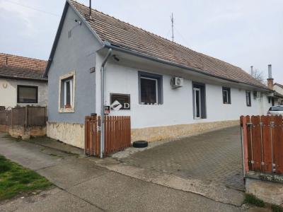 Eladó családi ház Újpetre