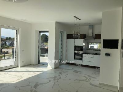 Eladó ikerház Üröm