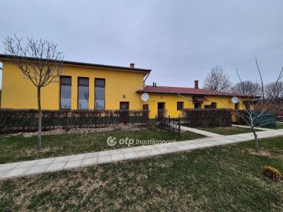 Eladó lakás Szentes