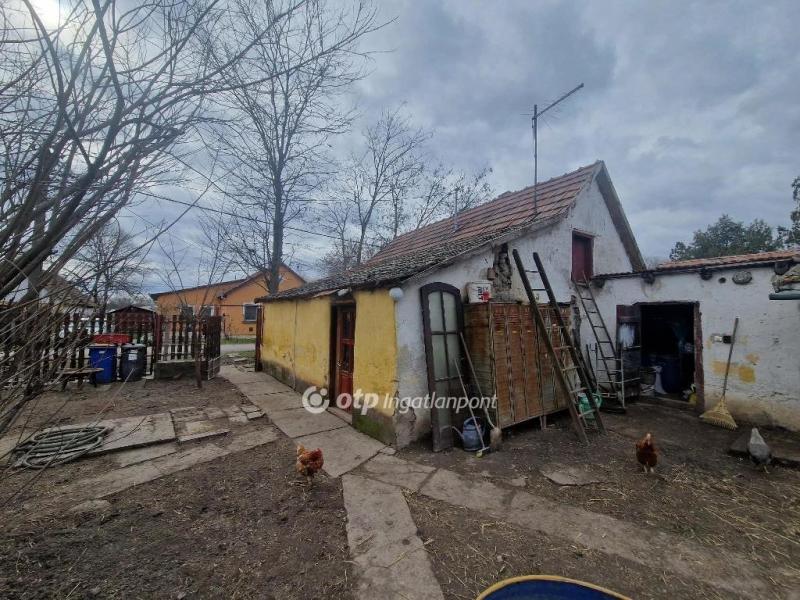 Eladó családi ház Cegléd