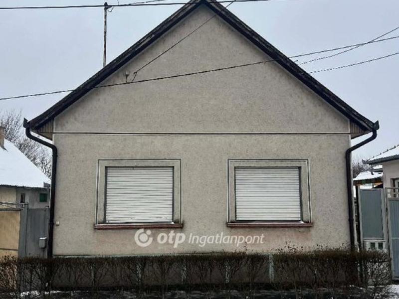 Eladó családi ház Cegléd