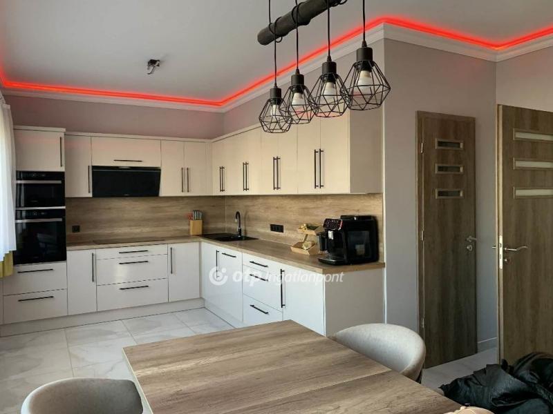 Eladó családi ház Cegléd