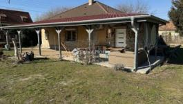 Eladó családi ház Dánszentmiklós