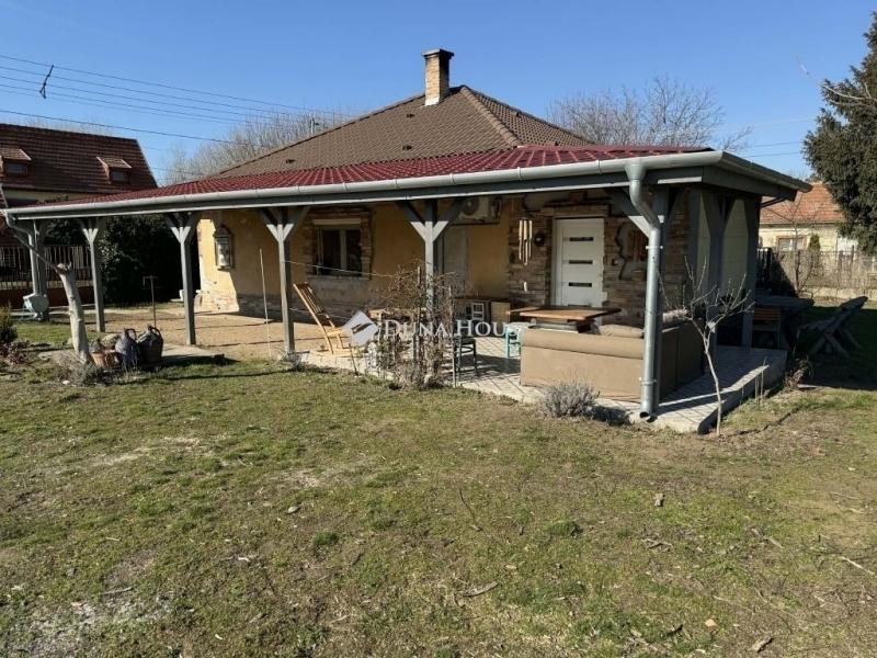 Eladó családi ház Dánszentmiklós