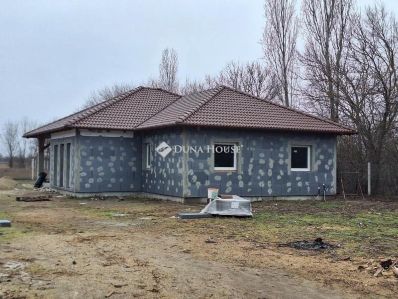 Eladó családi ház Kiskunlacháza