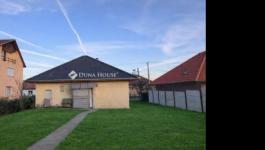 Eladó családi ház Úri