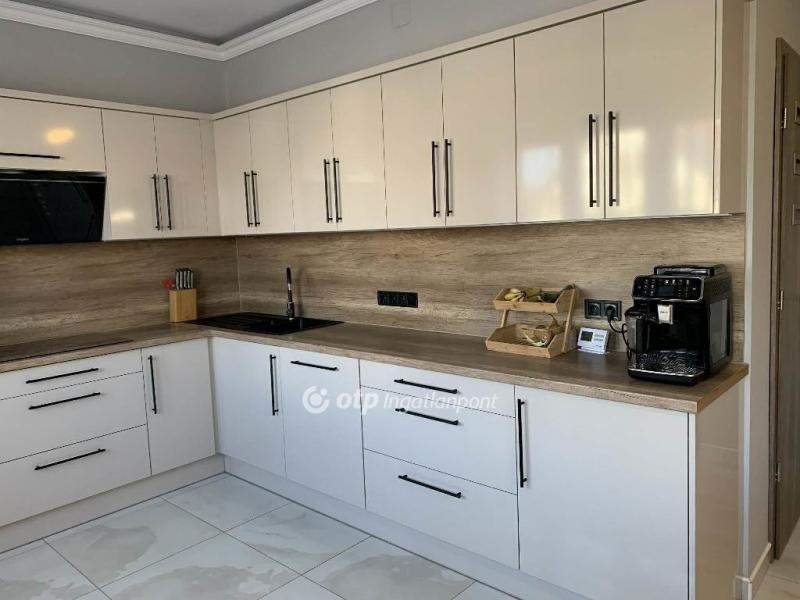 Eladó családi ház Cegléd