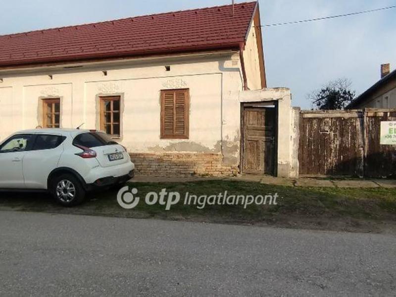Eladó családi ház Őcsény