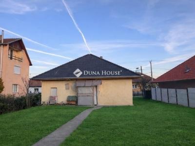 Eladó családi ház Úri