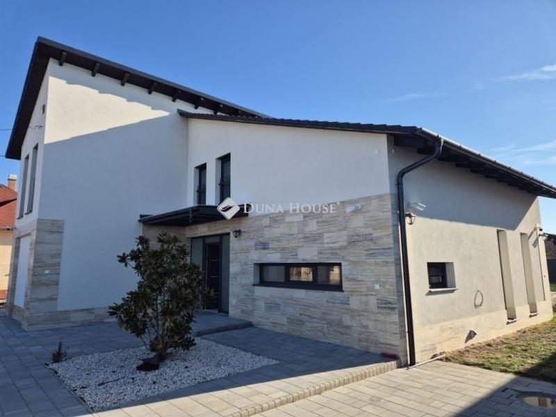 Eladó családi ház Vecsés