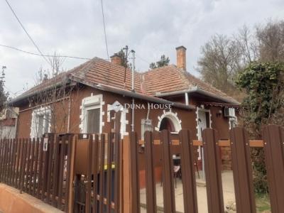 Eladó családi ház Úri