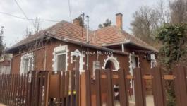 Eladó családi ház Úri