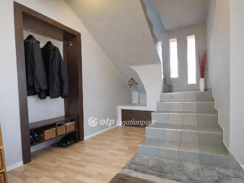 Eladó családi ház Cegléd