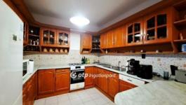 Eladó családi ház Levelek