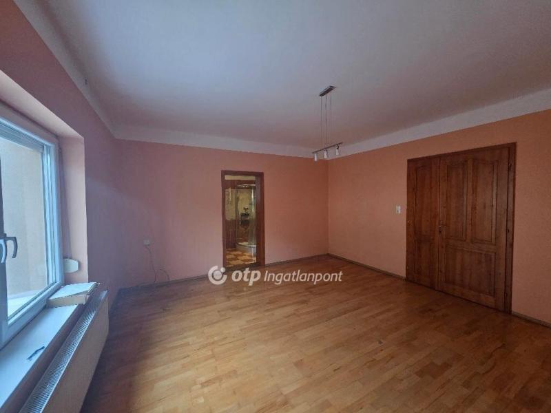 Eladó családi ház Pápa